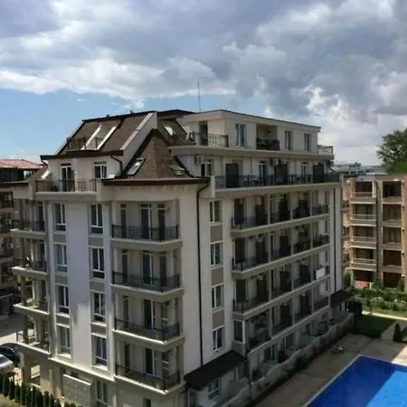 болгария с бассейном рядом море דירה